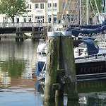 Zur Faehrbruecke 3*