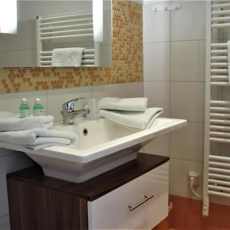 Hotel Zur Faehrbruecke 3*