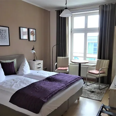 Zur Faehrbruecke Hotel