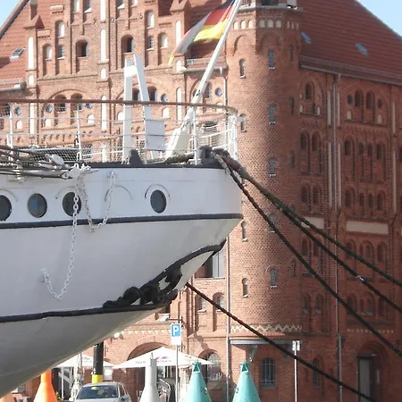 Zur Faehrbruecke Hotel