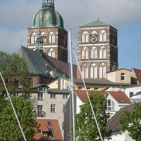 Zur Faehrbruecke Hotel 3*