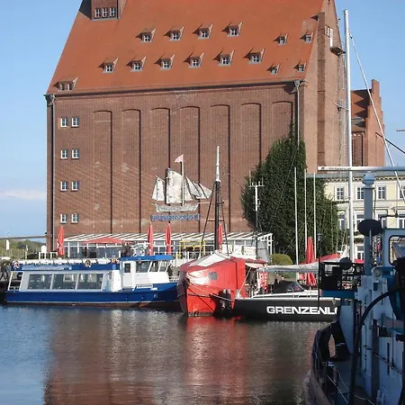 Hotel Zur Faehrbruecke 3*