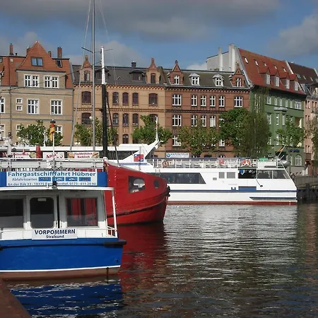 Hotel Zur Fährbrücke 3*