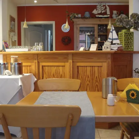 Zur Faehrbruecke Hotel 3*